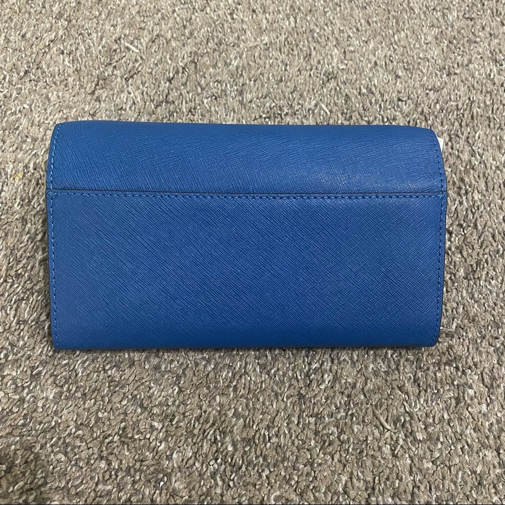 Michael Kors Carryall Leather Wallet - Picture 5 of 9